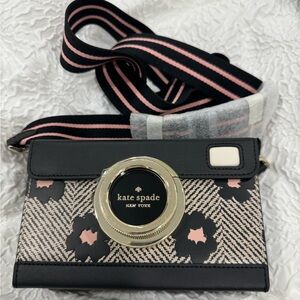 Kate Spade Oh Snap Camera crossbody (NWOT)
